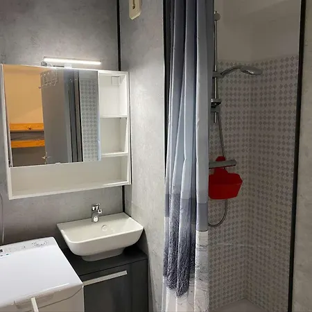 2p Cabine, 6 Couchages, Climatise, Piscine, A 150m De La Et 500m Des Commerces - Fr-1-249-141 * Agde