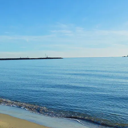 2p Cabine, 6 Couchages, Climatise, Piscine, A 150m De La Et 500m Des Commerces - Fr-1-249-141 Agde