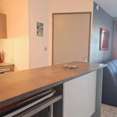 2p Cabine, 6 Couchages, Climatise, Piscine, A 150m De La Et 500m Des Commerces - Fr-1-249-141 Apartmán